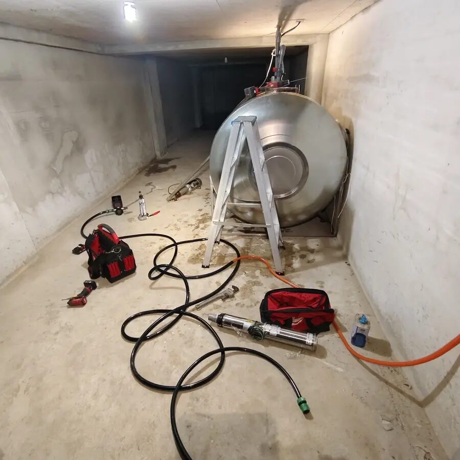 桃園水電施工實績－不鏽鋼水塔夜間檢修