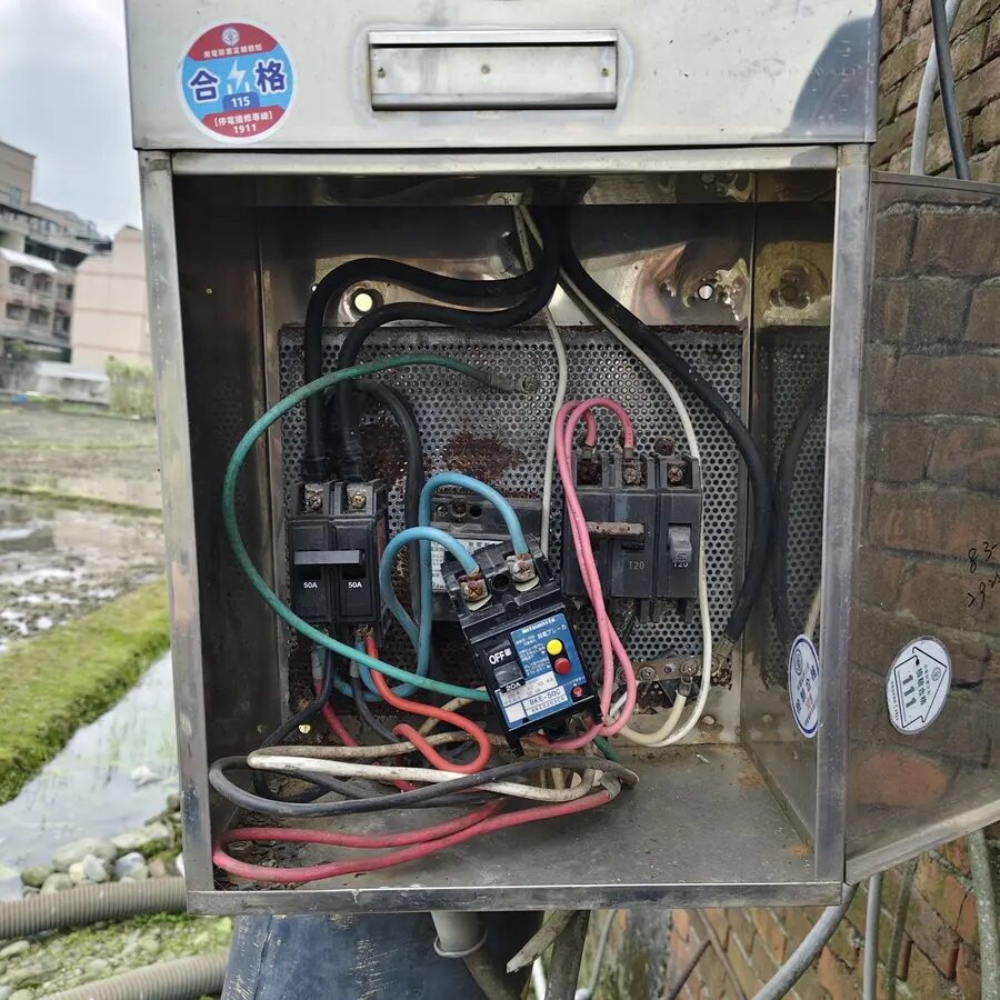 桃園水電施工實績－戶外電箱電力檢測
